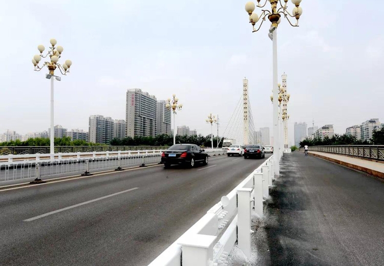 濟(jì)寧凱賽大橋路面工程